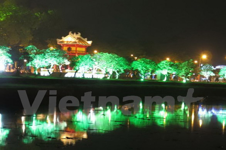 Di tích Phu Văn Lâu thuộc hệ thống di tích Cố đô Huế đẹp rực rỡ vào ban đêm sau khi được trùng tu.